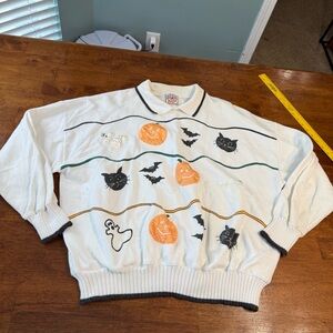 Vintage Sports accent Halloween Themed Women's sweatshirt measures XL/XXL